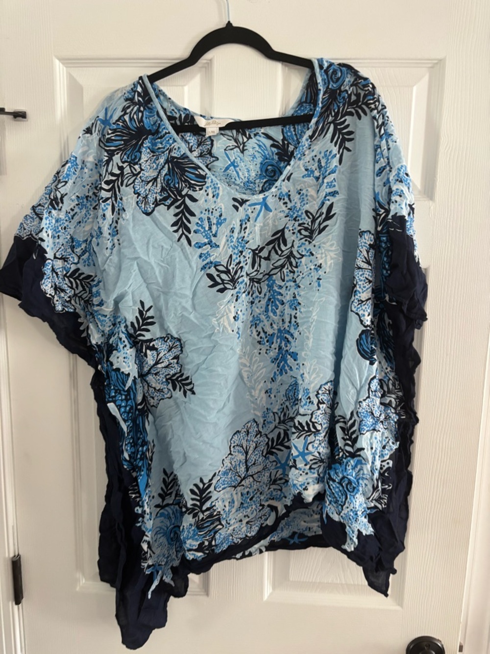 Lilly Pulitzer Light Blue & Navy Floral Scoop Neck Top